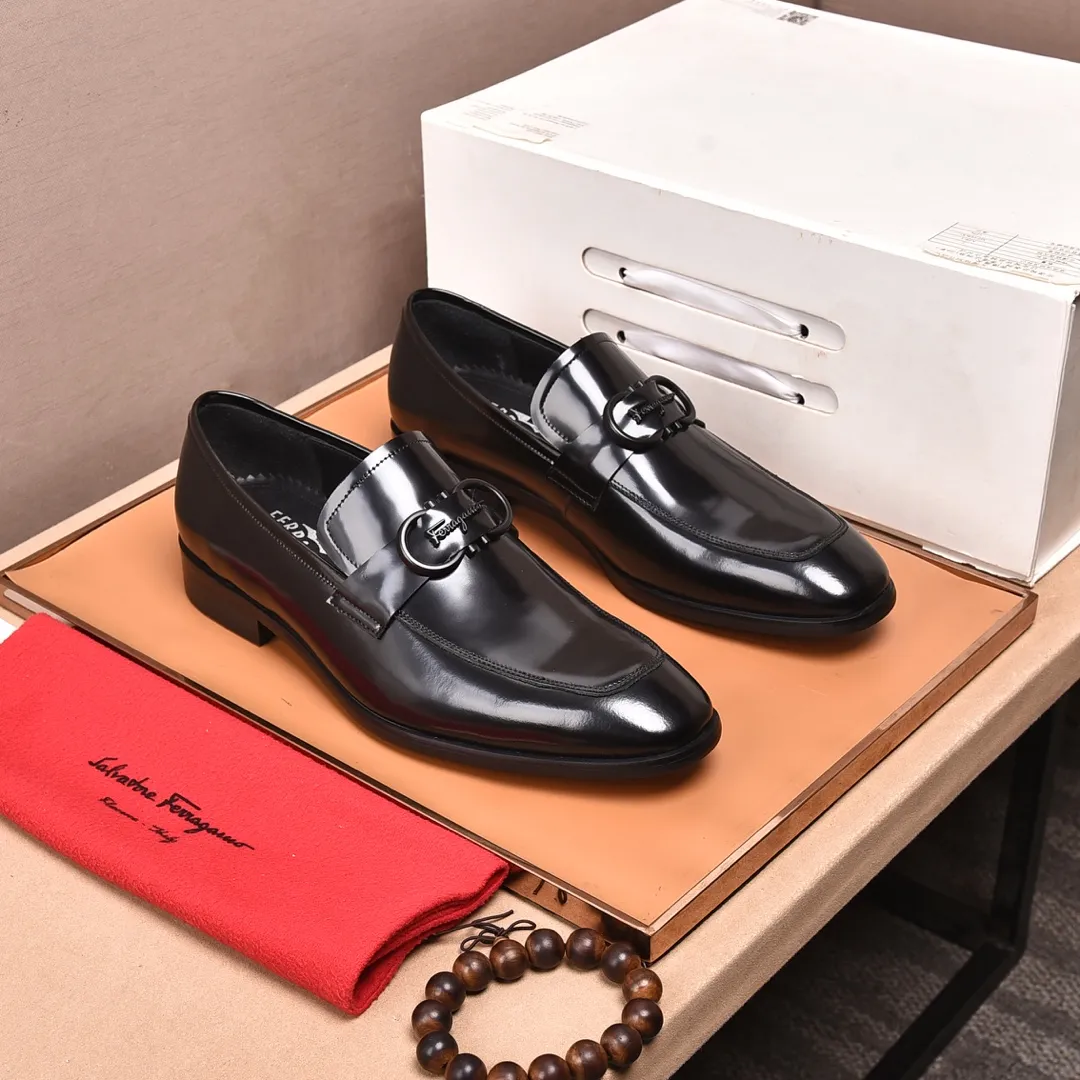 Men's shoes 💰540📛📛 (water-dyed cow lining) Salvatore Ferragamo high-end (Salvatore Ferragamo) is the world's top luxury footwear brand, coming from the fashion kingdom of Italy. It is famous all over the world for its traditional handmade design and novel styles... 🚶🏻🚶🏻New suit shoes are available simultaneously at the counter. This model is made of pure handmade imported Italian calfskin ➕soft water-dyed cowhide lining Original authentic outsole🌀🌀Size: 38➖44.